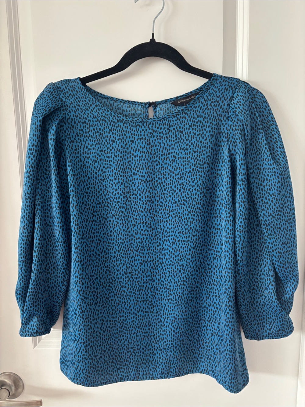 Banana Republic Teal and Black Dotted Shell Top